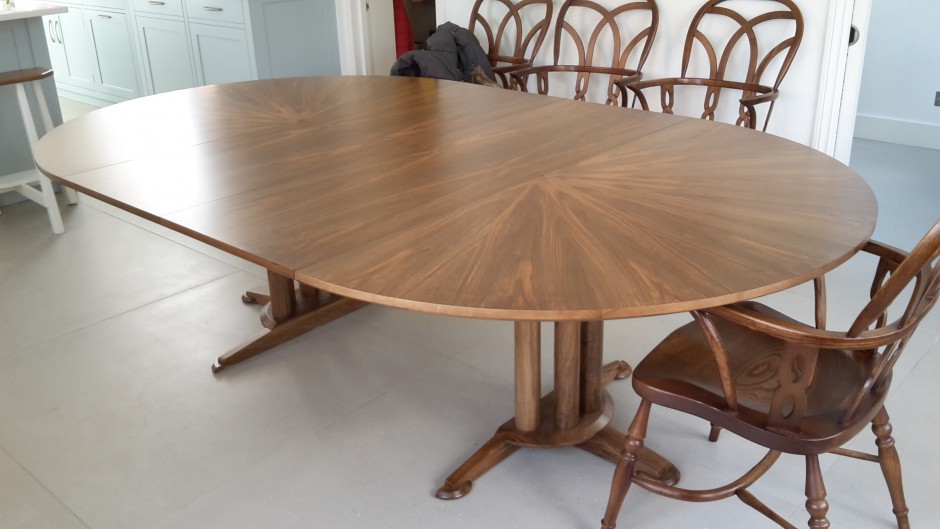What Makes Veneer Dining Tables so Popular? Read Veneers